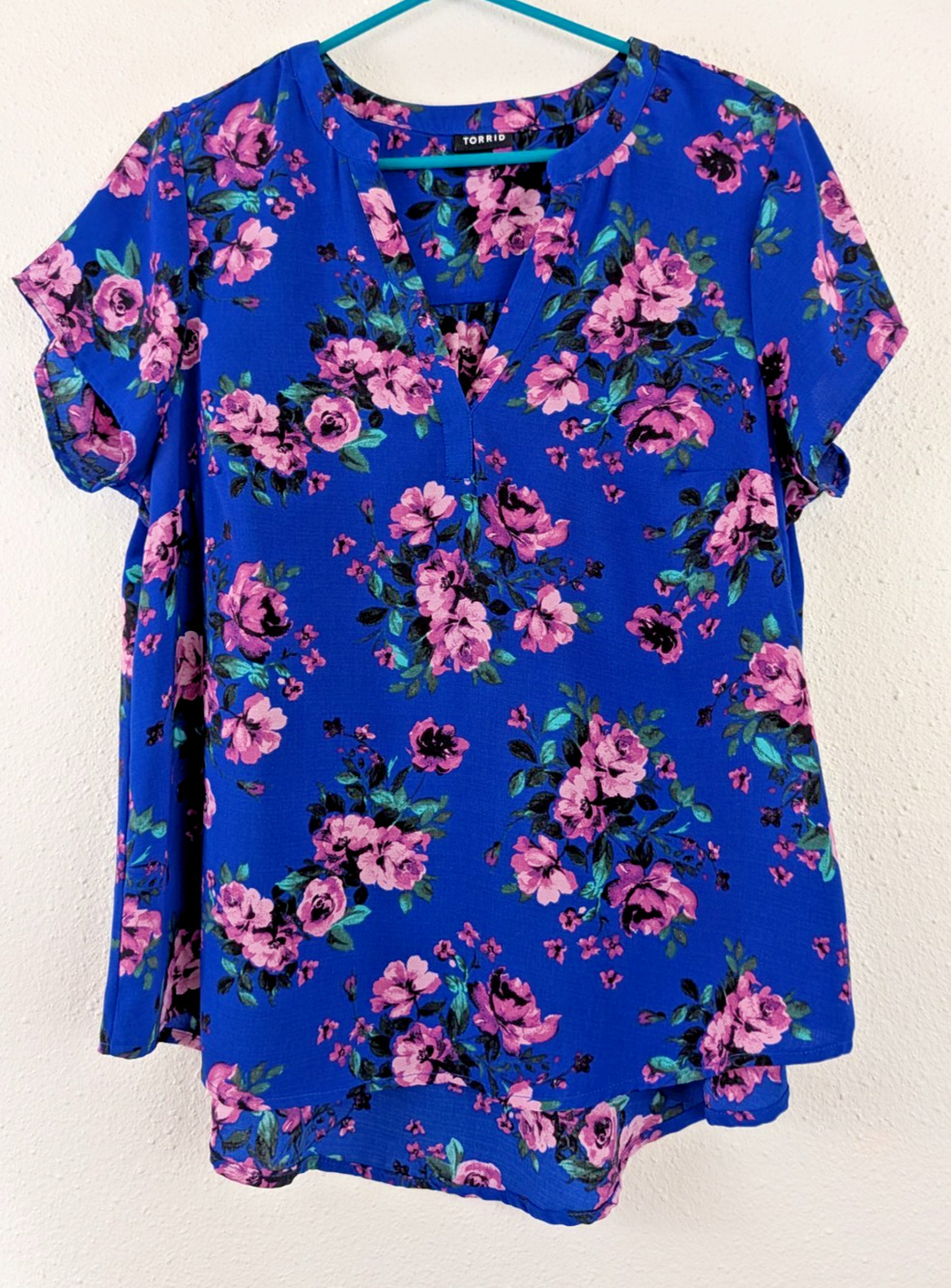 Torrid sz 00 or M/L Blouse blue floral print v-neck ss shirt 0730